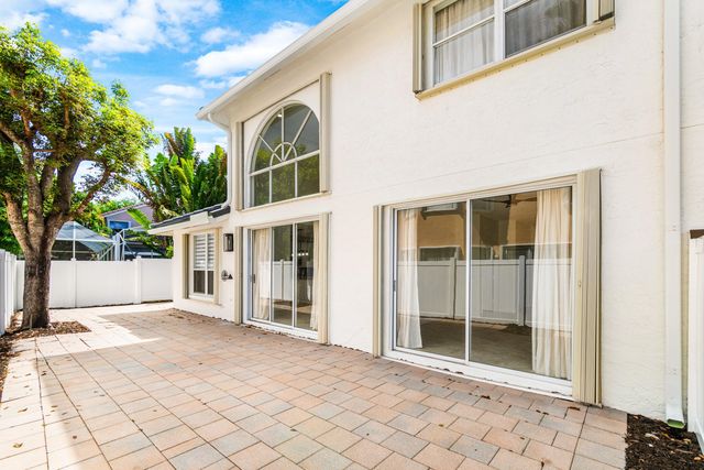 10889 Tamoron Lane, Boca Raton, FL 33498