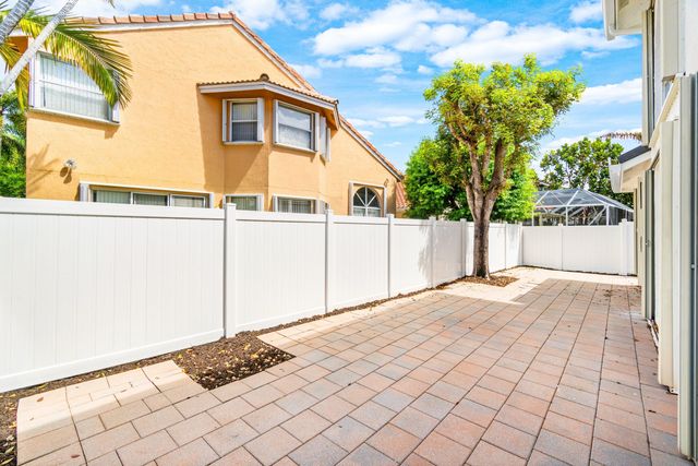 10889 Tamoron Lane, Boca Raton, FL 33498