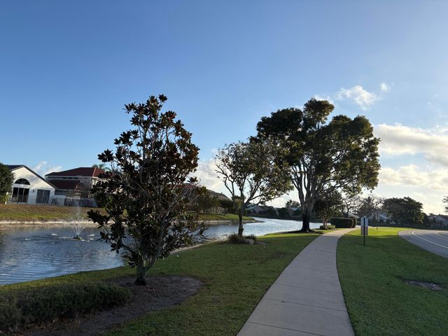 10889 Tamoron Lane, Boca Raton, FL 33498