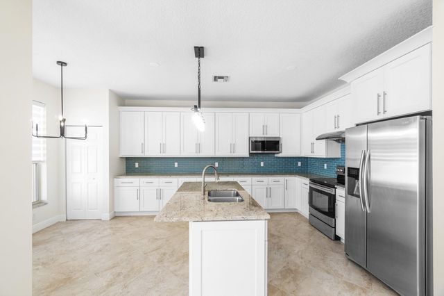 10889 Tamoron Lane, Boca Raton, FL 33498