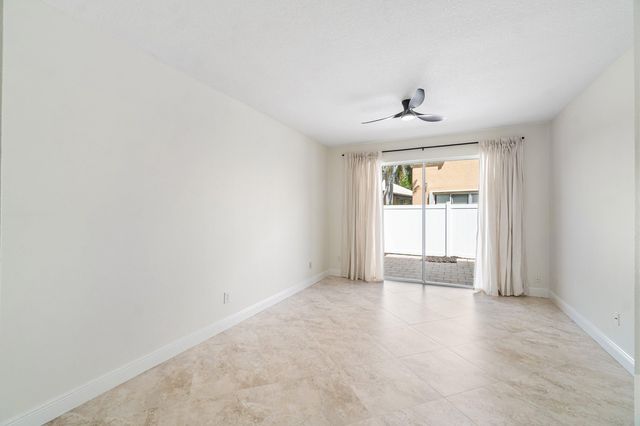 10889 Tamoron Lane, Boca Raton, FL 33498