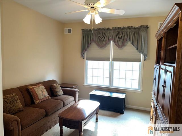 18 Bayard Road, Franklin, NJ 08873