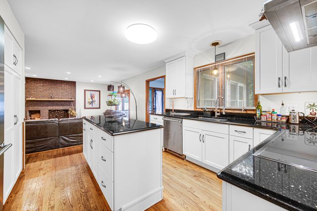 3423 Grandmore Avenue, Gurnee, IL 60031