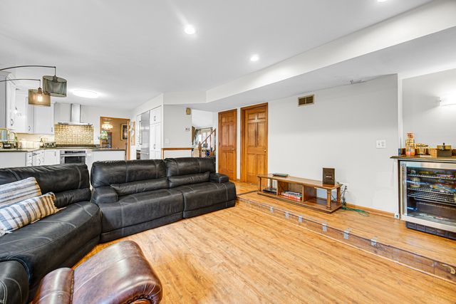 3423 Grandmore Avenue, Gurnee, IL 60031