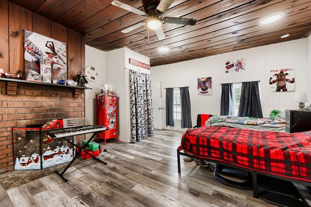 400 S 3rd Street, Grandview, TX 76050
