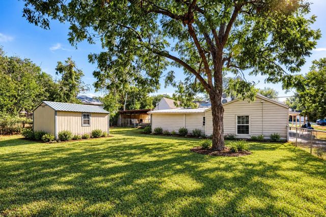 400 S 3rd Street, Grandview, TX 76050