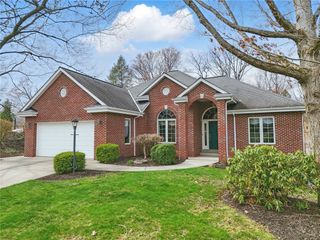 4907 Oakhurst Ave, Hampton, PA 15044