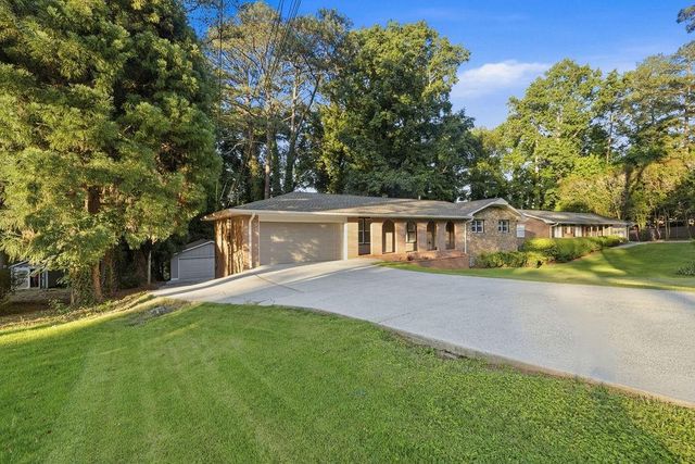2042 Lake Lucerne Drive SW, Lilburn, GA 30047