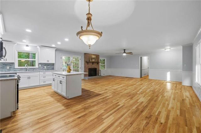 2042 Lake Lucerne Drive SW, Lilburn, GA 30047