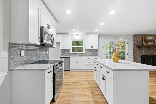 2042 Lake Lucerne Drive SW, Lilburn, GA 30047