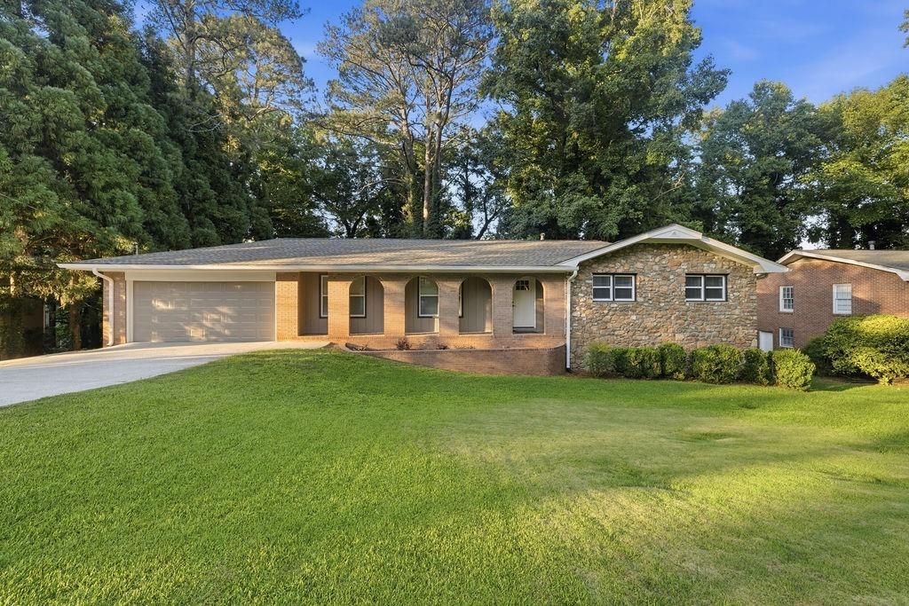2042 Lake Lucerne Drive SW, Lilburn, GA 30047