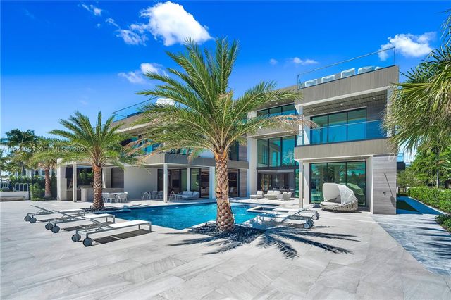 725 Middle River Dr, Fort Lauderdale, FL 33304