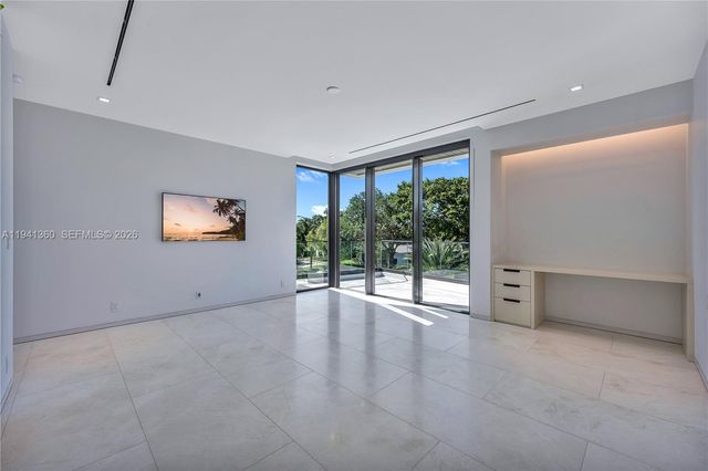 725 Middle River Dr, Fort Lauderdale, FL 33304