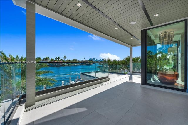 725 Middle River Dr, Fort Lauderdale, FL 33304