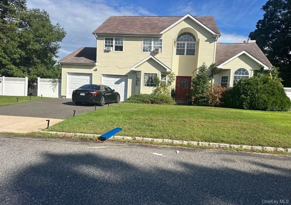 3 Waverly Place, Coram, NY 11727 — photo 2