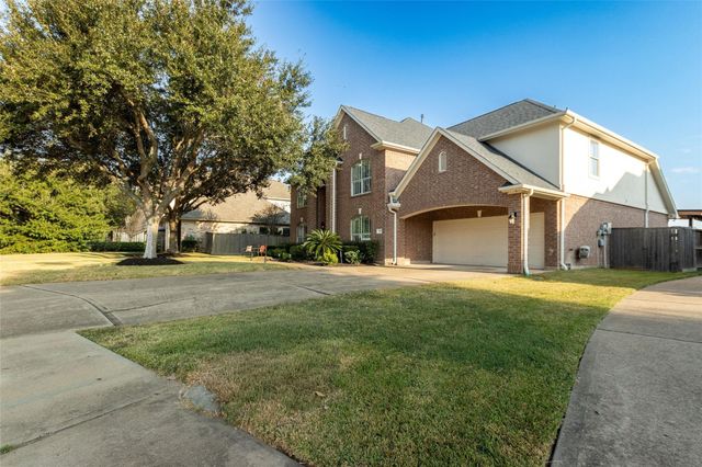 3811 Lakeridge Canyon Drive, Sugar Land, TX 77498