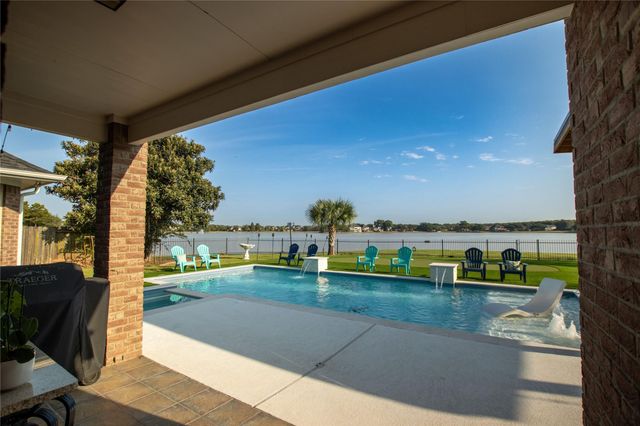 3811 Lakeridge Canyon Drive, Sugar Land, TX 77498