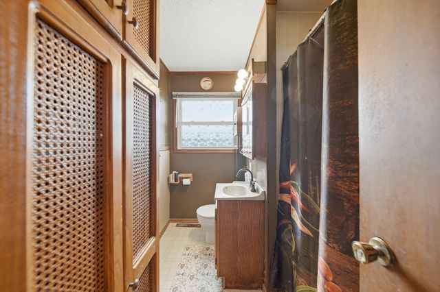 2008 E 6th Street, Sterling, IL 61081