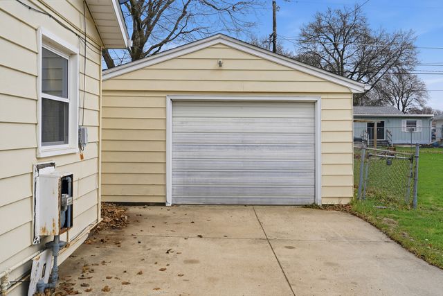 2008 E 6th Street, Sterling, IL 61081