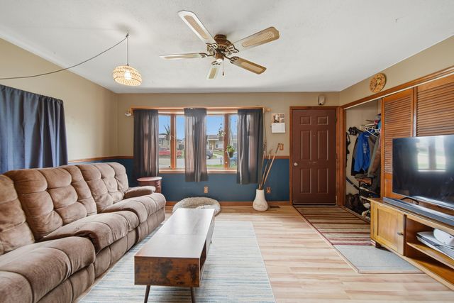 2008 E 6th Street, Sterling, IL 61081