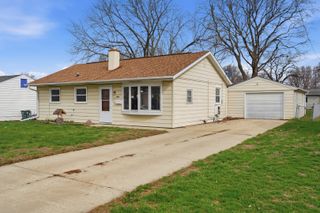 2008 E 6th Street, Sterling, IL 61081