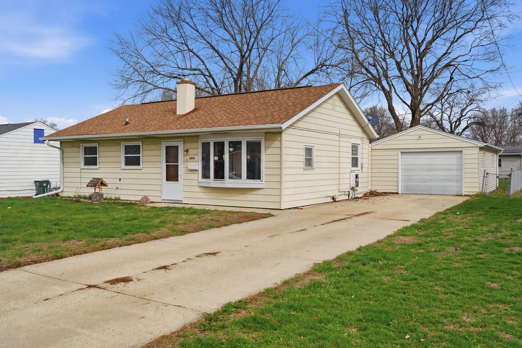 2008 E 6th Street, Sterling, IL 61081