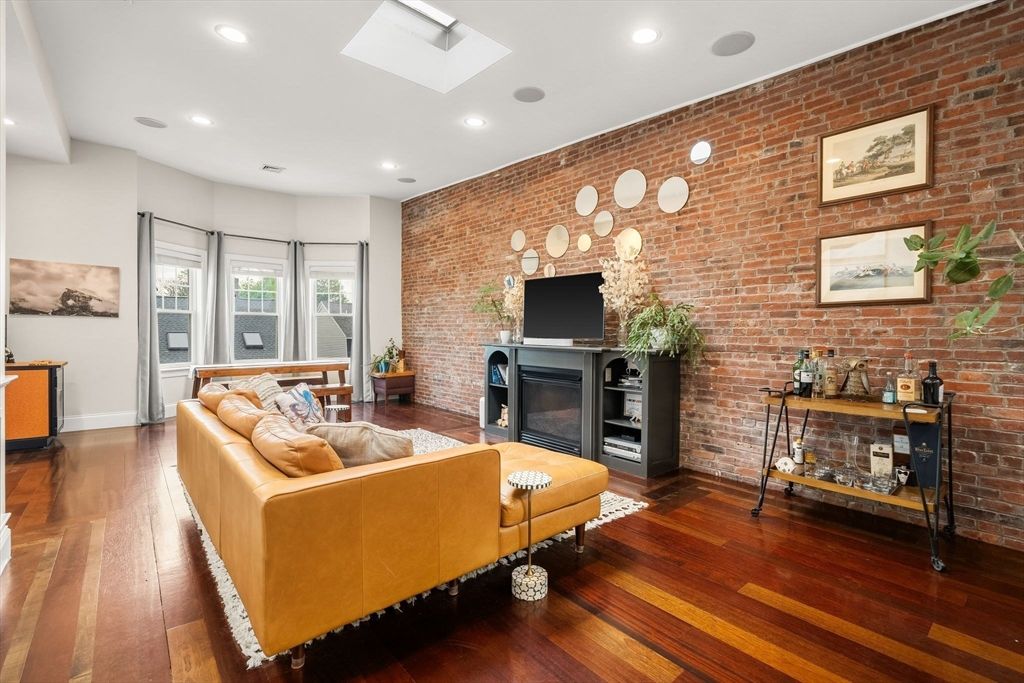 133 I St 3, Boston, MA 02127