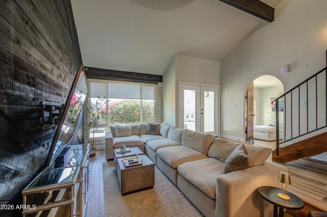1214 E DESERT COVE Avenue, Phoenix, AZ 85020