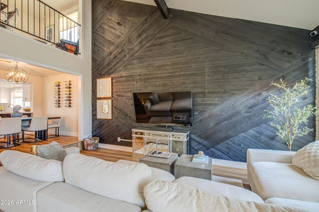 1214 E DESERT COVE Avenue, Phoenix, AZ 85020