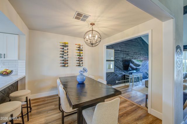 1214 E DESERT COVE Avenue, Phoenix, AZ 85020