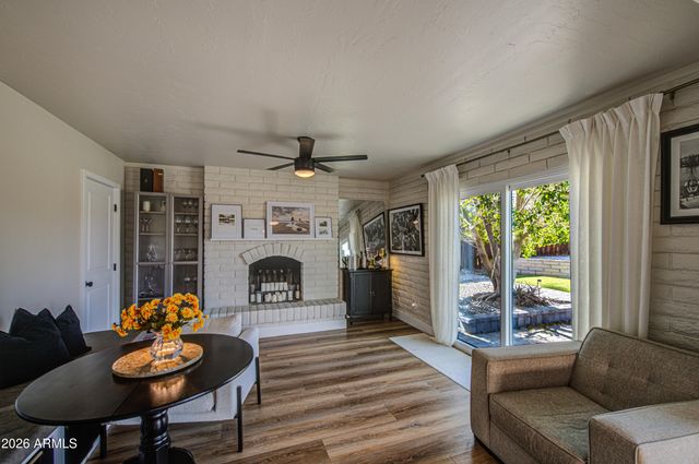 1214 E DESERT COVE Avenue, Phoenix, AZ 85020