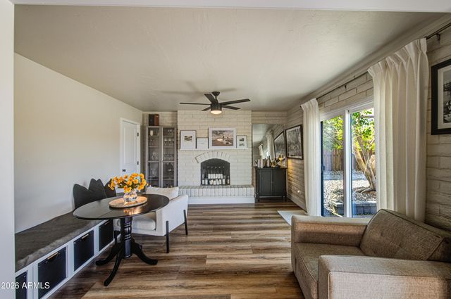 1214 E DESERT COVE Avenue, Phoenix, AZ 85020
