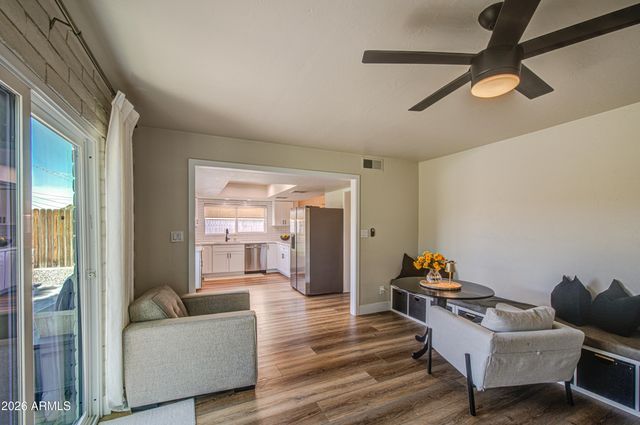 1214 E DESERT COVE Avenue, Phoenix, AZ 85020