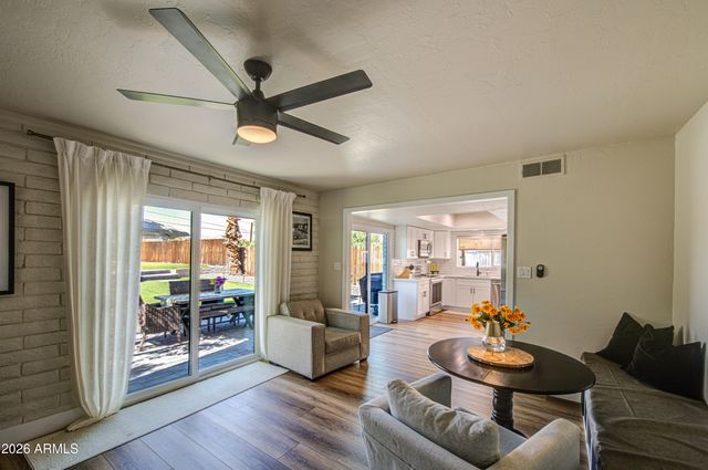 1214 E DESERT COVE Avenue, Phoenix, AZ 85020