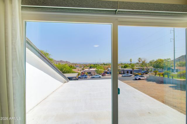 1214 E DESERT COVE Avenue, Phoenix, AZ 85020