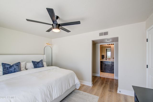 1214 E DESERT COVE Avenue, Phoenix, AZ 85020