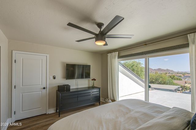 1214 E DESERT COVE Avenue, Phoenix, AZ 85020