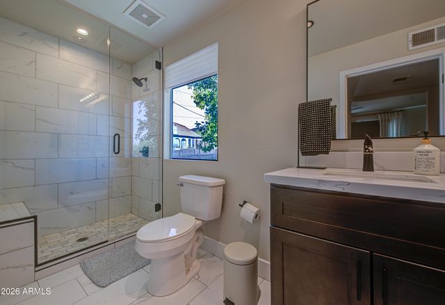 1214 E DESERT COVE Avenue, Phoenix, AZ 85020