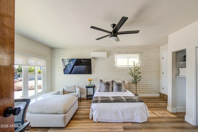 1214 E DESERT COVE Avenue, Phoenix, AZ 85020