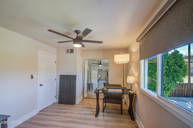 1214 E DESERT COVE Avenue, Phoenix, AZ 85020