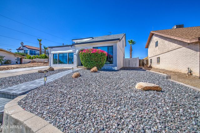 1214 E DESERT COVE Avenue, Phoenix, AZ 85020