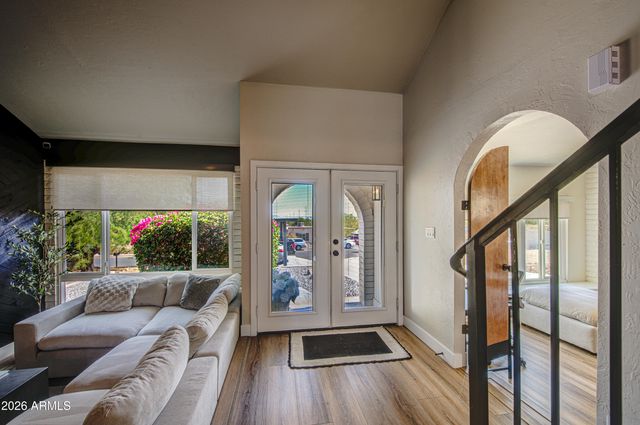 1214 E DESERT COVE Avenue, Phoenix, AZ 85020