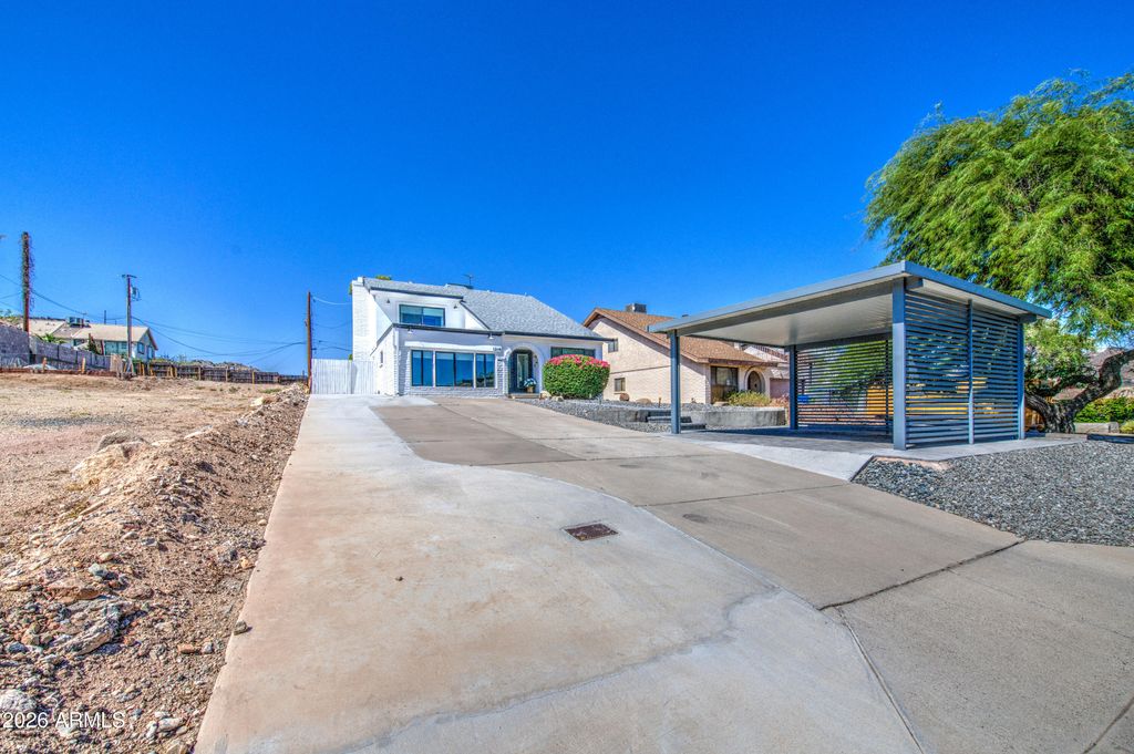1214 E DESERT COVE Avenue, Phoenix, AZ 85020