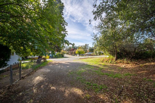 1945 Grand Coulee Boulevard, Shasta Lake, CA 96019