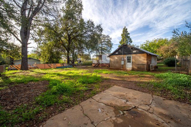 1945 Grand Coulee Boulevard, Shasta Lake, CA 96019