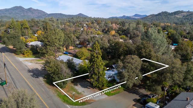 1945 Grand Coulee Boulevard, Shasta Lake, CA 96019