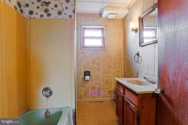 1200 4TH AVE, Essington, PA 19029