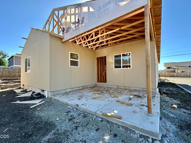 315 E Rapp Road, Talent, OR 97540