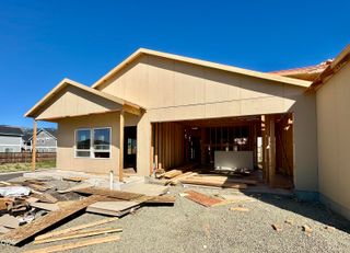 315 E Rapp Road, Talent, OR 97540