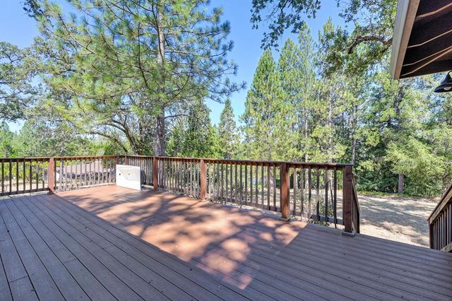 5090 Oak Ln, Garden Valley, CA 95633